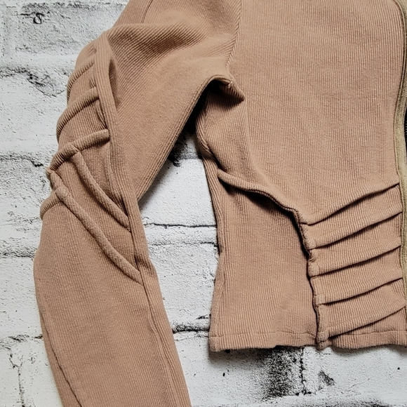 BBXBRAND Luxury Brown Ribbed Zip-Up Cropped Long Sleeve Top - Picture 8 of 12